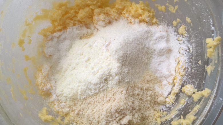 凤梨酥,加入奶粉跟杏仁粉