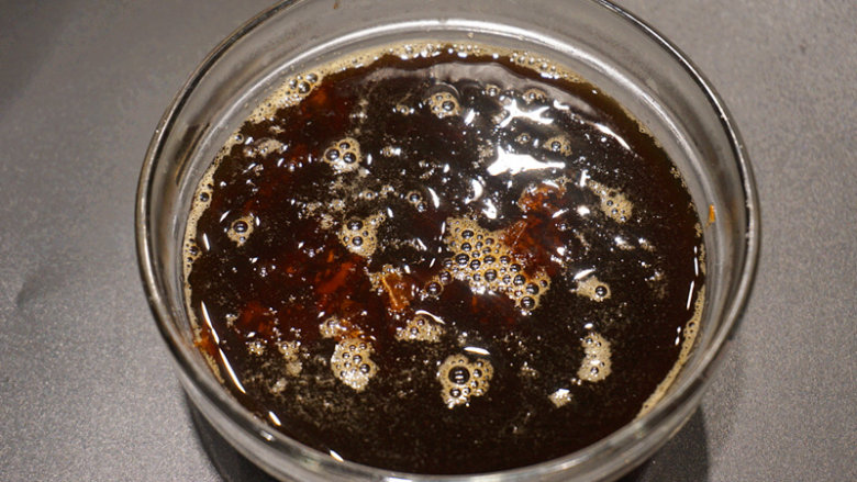 红糖汤圆,<a style='color:red;display:inline-block;' href='/shicai/ 882'>红糖</a>用少量开水融化待用