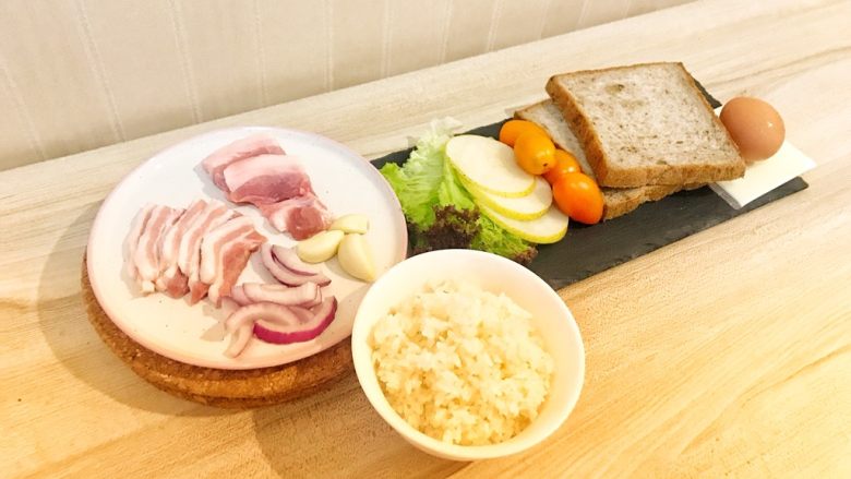 饭团✖️三明治,高颜值也超美味的早餐,准备好材料开始做啦。