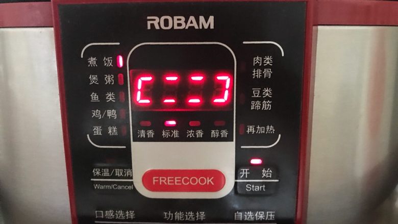 抖音网红菜谱-五彩西红柿焖饭,选择煮饭功能,按下开始,OK,可以去做其他事情了