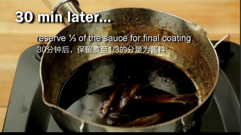 日式照烧鸡肉串,后转小火继续加热30分钟左右,直至照烧汁变浓稠,是原份量的三分之一即可