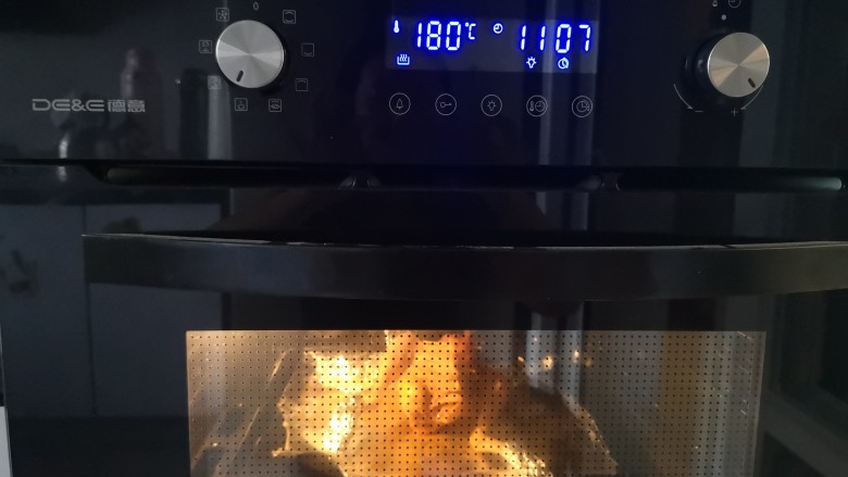烤鸡,180℃烤一个小时