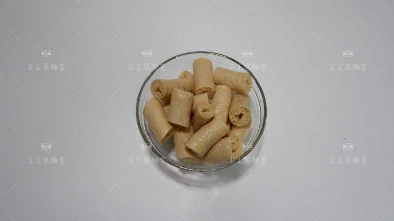 茄汁素排骨,蛋白素肠用水泡发好