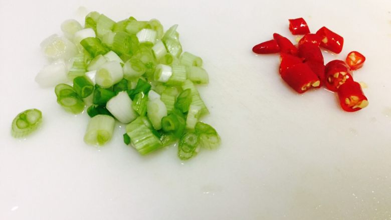 富贵花开虾,切上葱花,小米椒