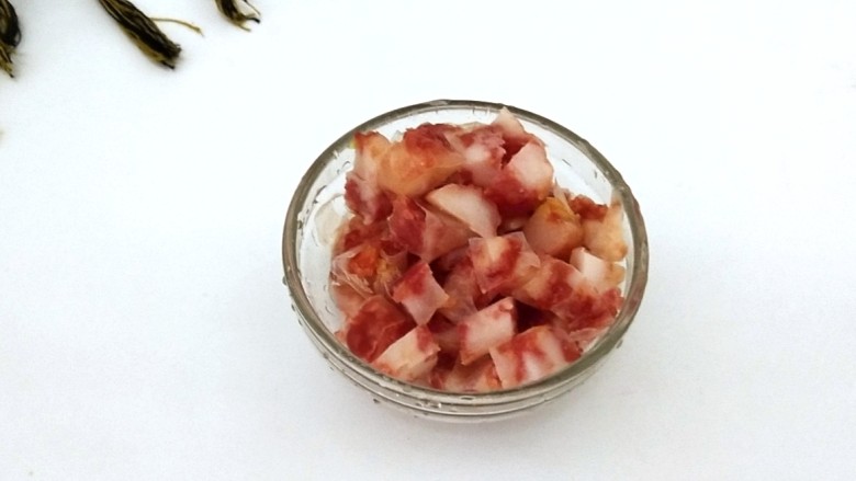蛋炒饭~粒粒分明,Q弹有嚼劲,<a style='color:red;display:inline-block;' href='/shicai/ 4536'>腊肠</a>切丁