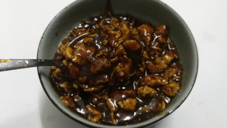 鸡蛋炸酱面,盛出,鸡蛋酱做好了~