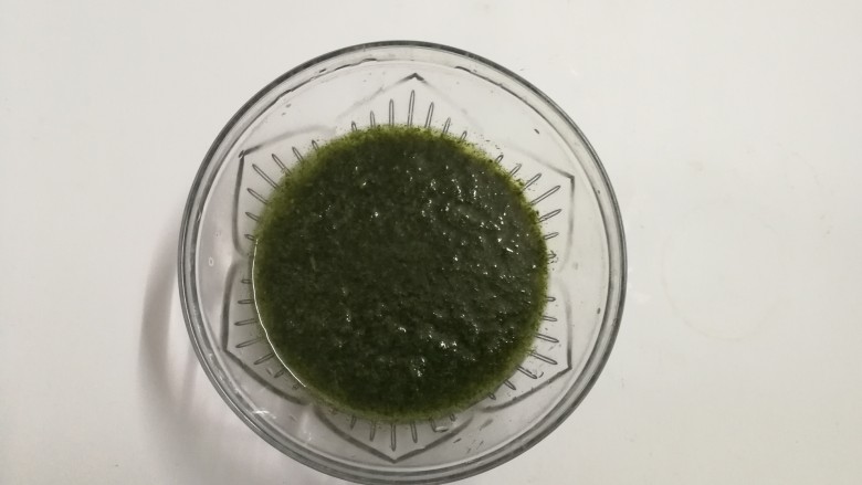 艾叶鸡蛋卷饼,加水打成艾草糊糊,不用过滤