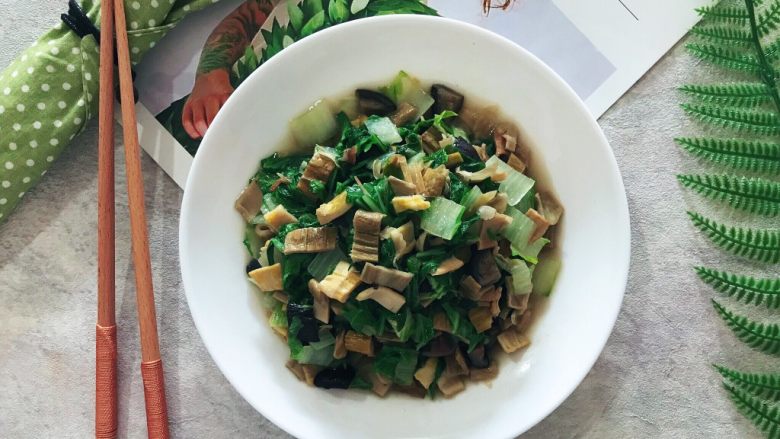 素三鲜(香菇笋干毛毛菜),鲜美无比啊(❀ฺ´∀`❀ฺ)ノ