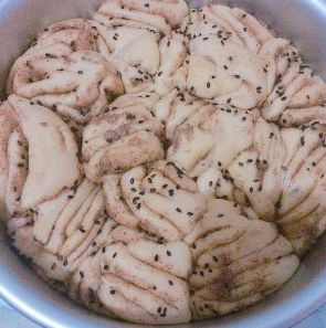 一发牛奶手撕面包,6. 180度烤35分钟