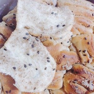 一发牛奶手撕面包,7. 撒一层糖粉