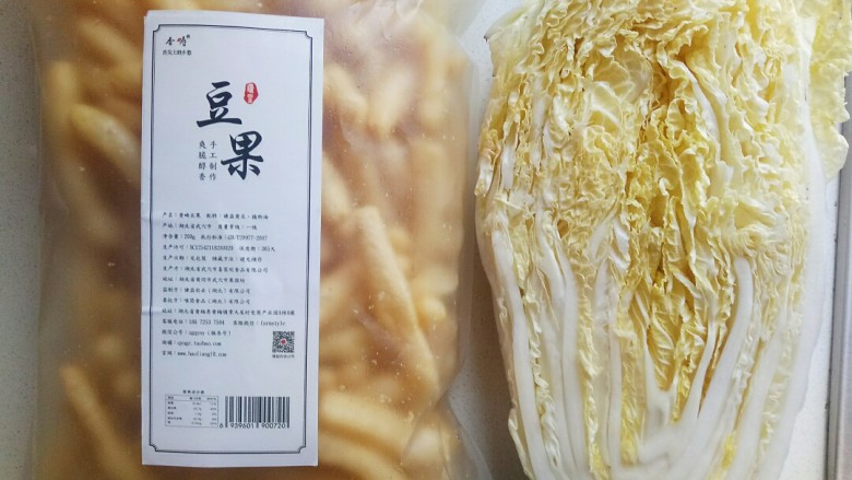 白菜炖豆果,原料  豆果  <a style='color:red;display:inline-block;' href='/shicai/ 114'>白菜</a>  <a style='color:red;display:inline-block;' href='/shicai/ 429'>瘦肉</a>  生姜