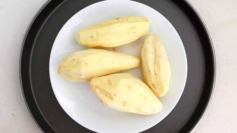 美味小零食 无油版红薯椰香小方,给红薯削皮