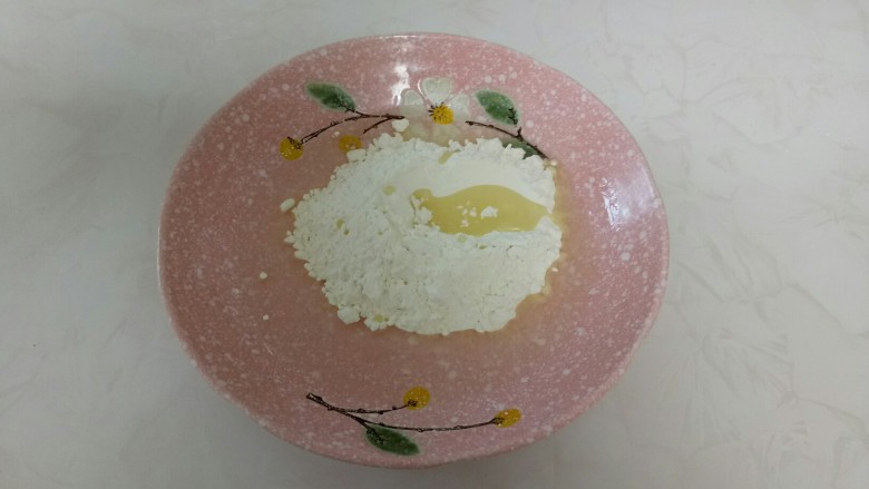 紫薯酥,油酥材料混合在一起。