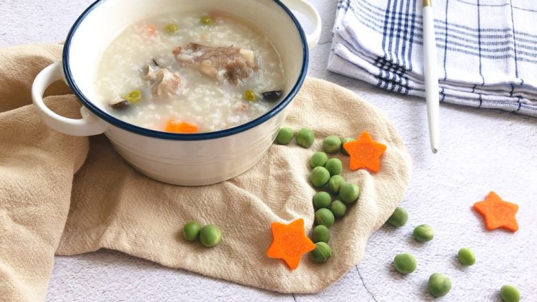 杂蔬排骨大米粥（电饭煲版）,非常简单的电饭煲煮粥搞定，省去了小奶锅看火。所有食材放进去交给电饭煲就可以去做其它事情了