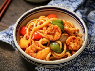 鲜虾炒乌冬面