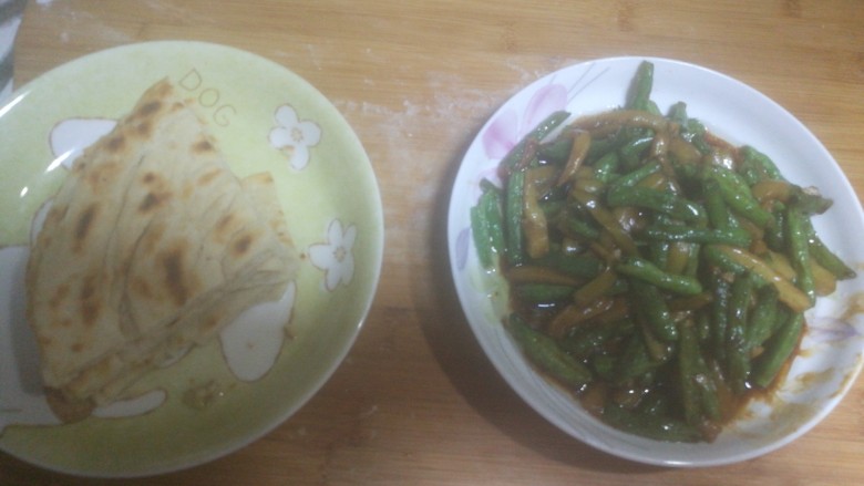 豆角烧茄子,<a style='color:red;display:inline-block;' href='/shicai/ 3639'>豆角</a>掰成长短差不多的小段，