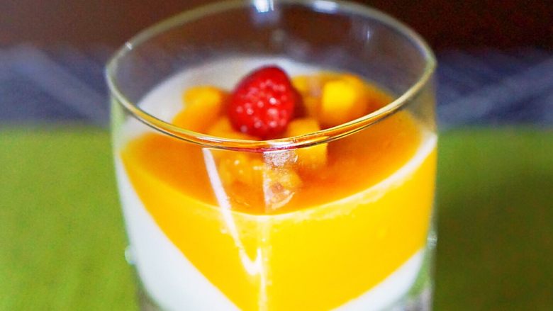 白凉粉版牛奶芒果布丁