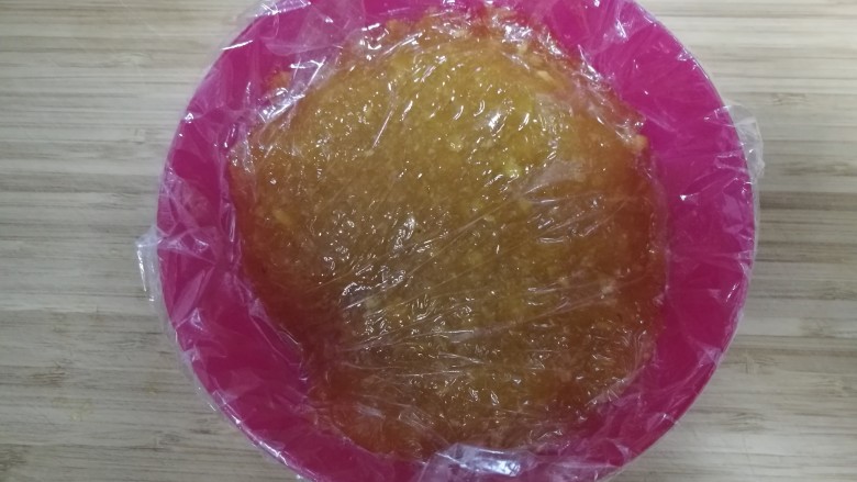 菠萝酥饼,炒到菠萝馅有韧性，出锅，放凉