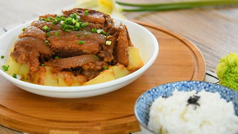 粉蒸肉—软软糯糯,肥而不腻入口即化,每一口都那么的喷香软糯~