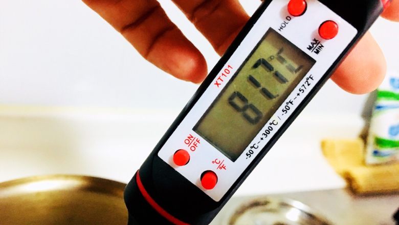 白凉粉版牛奶芒果布丁,全程搅拌至温度80℃即可