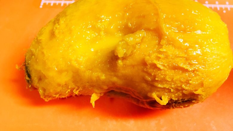 白凉粉版牛奶芒果布丁,接下来是芒果部分，做芒果部分一定要在牛奶冻已经凝固之后再开始