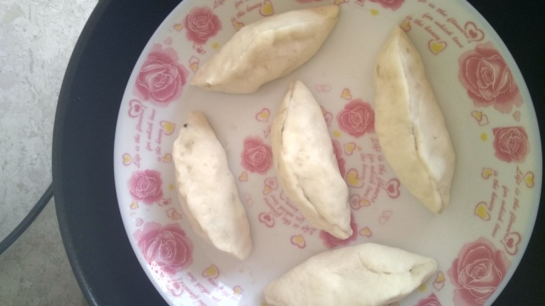 绿豆包,冷水上锅,水开蒸15分钟即可