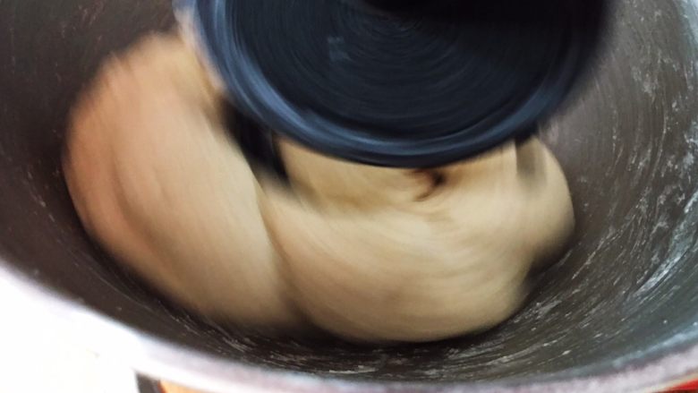 培根香葱面包卷,搅拌时间35分钟,途中厨师机休息几次。