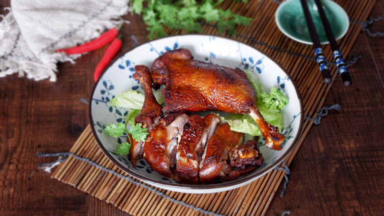 香酥鸭腿,趁热吃，酥脆多汁