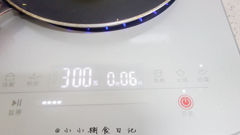 酵母版香蕉松饼,九阳电磁炉按炒菜,选择功率300瓦左右