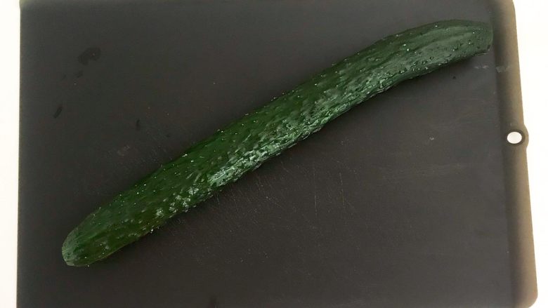 花样炒饭 什锦虾仁豆豉炒饭,<a style='color:red;display:inline-block;' href='/shicai/ 54'>黄瓜</a>清洗干净