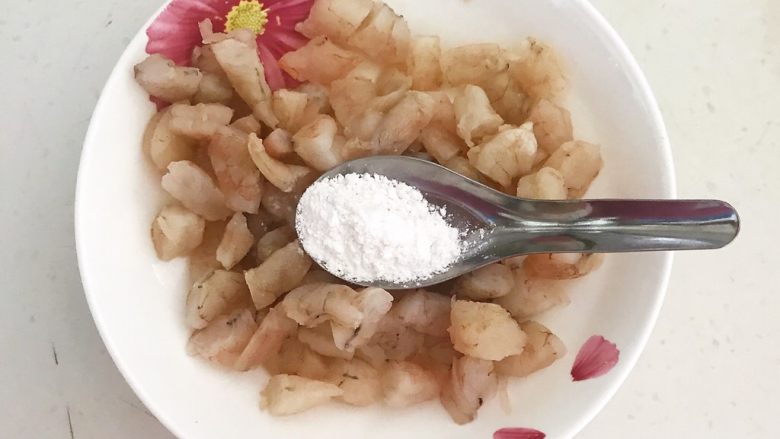 花样炒饭 什锦虾仁豆豉炒饭,加入半勺<a style='color:red;display:inline-block;' href='/shicai/ 512'>玉米淀粉</a>调匀