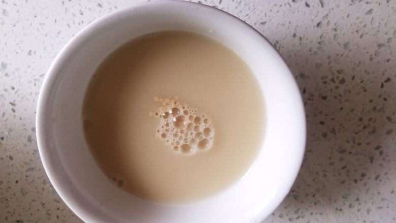 南瓜发糕,<a style='color:red;display:inline-block;' href='/shicai/ 731'>酵母</a>加温水花开（一定用温水，发酵更快）