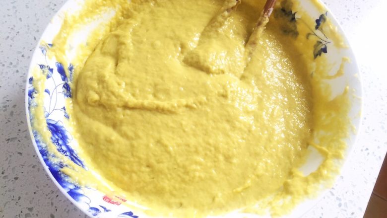 南瓜发糕,搅好后就是这个样子的