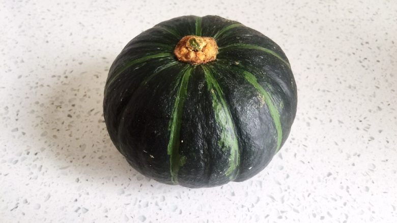 南瓜发糕,我买的是小的贝贝<a style='color:red;display:inline-block;' href='/shicai/ 53'>南瓜</a>，去皮去籽后恰好300克