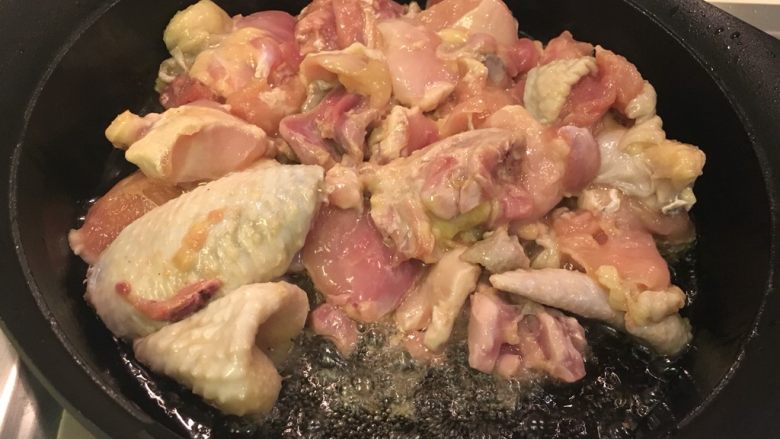 无敌台式三杯鸡,原锅,继续炒鸡肉
