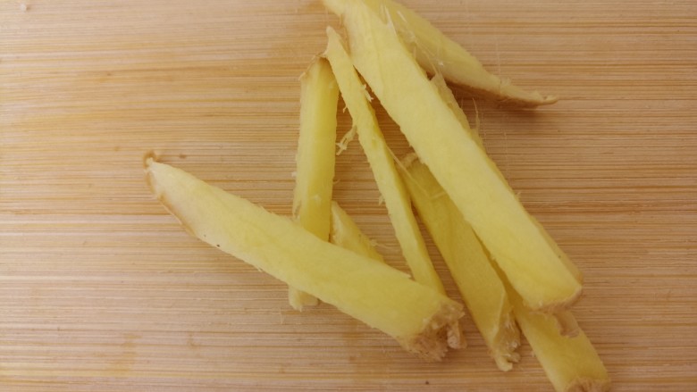 茄汁煎蛋,切点<a style='color:red;display:inline-block;' href='/shicai/ 37'>姜</a>丝。