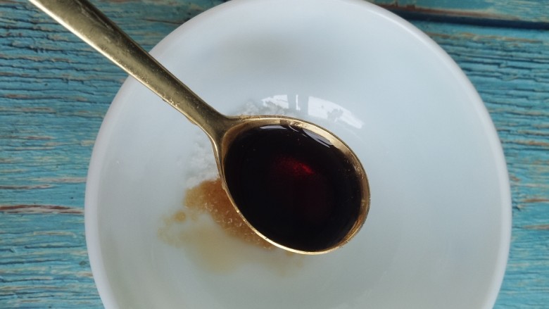 茄汁煎蛋,然后放一勺醋。