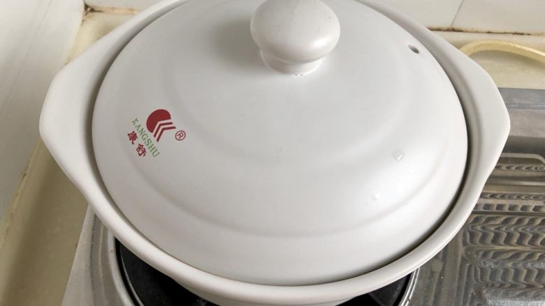 红梅映雪祈安平➕冬瓜咸肉炖豆腐,转小火,加盖,炖煮约15分钟