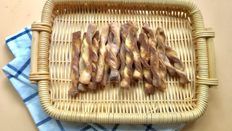 香蕉磨牙棒,放凉后密封保存,可以保存1个月左右时间。