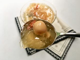 莲蓉百合红枣枸杞银耳汤