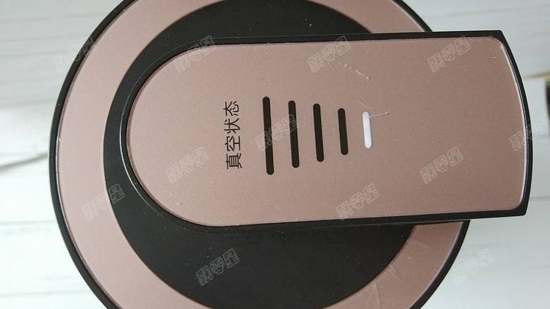 番茄苹果汁,程序启动之后,真空盖上面灯全亮就表示达到真空状态