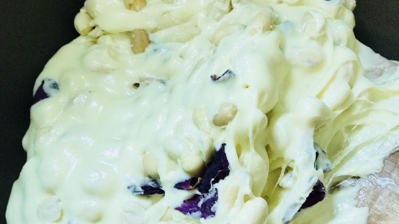 牛轧糖🍬🌹玫瑰花馅🌹,混匀。