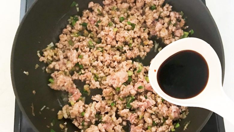 风味炒面 芽菜肉末炒玉米面,加入半勺<a style='color:red;display:inline-block;' href='/shicai/ 788'>生抽</a>