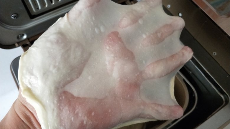 网红奶酪包,5、可以出手膜面团就和好了