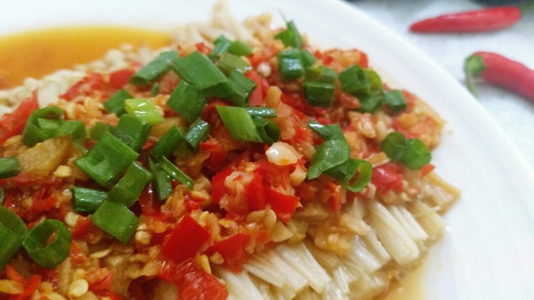 快手菜――剁椒金针菇 ,一道美味又好看的剁椒金针菇完成啦~
