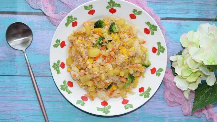 三文鱼蔬菜蛋炒饭