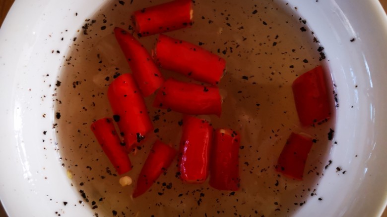 简版泰式柠檬虾,搅拌均匀,即成汤汁