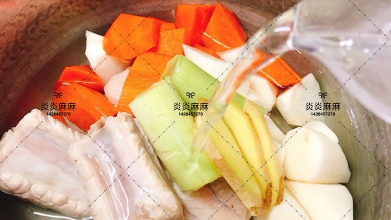 山药排骨汤 汤底7m+ ,所有食材一同下锅加适量水煮汤,排骨软烂即可。 