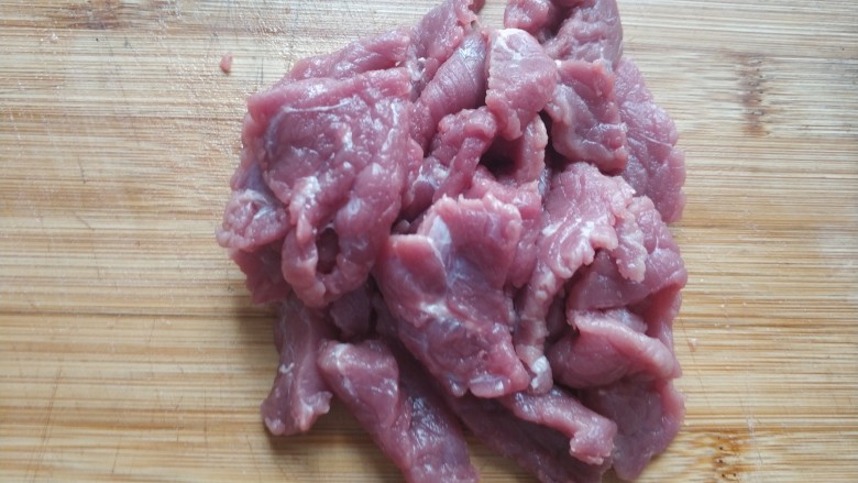 喷香小炒牛肉,<a style='color:red;display:inline-block;' href='/shicai/ 216'>牛肉</a>切片