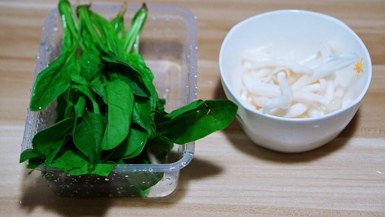 冷菜-黄金翡翠白玉菇,备料